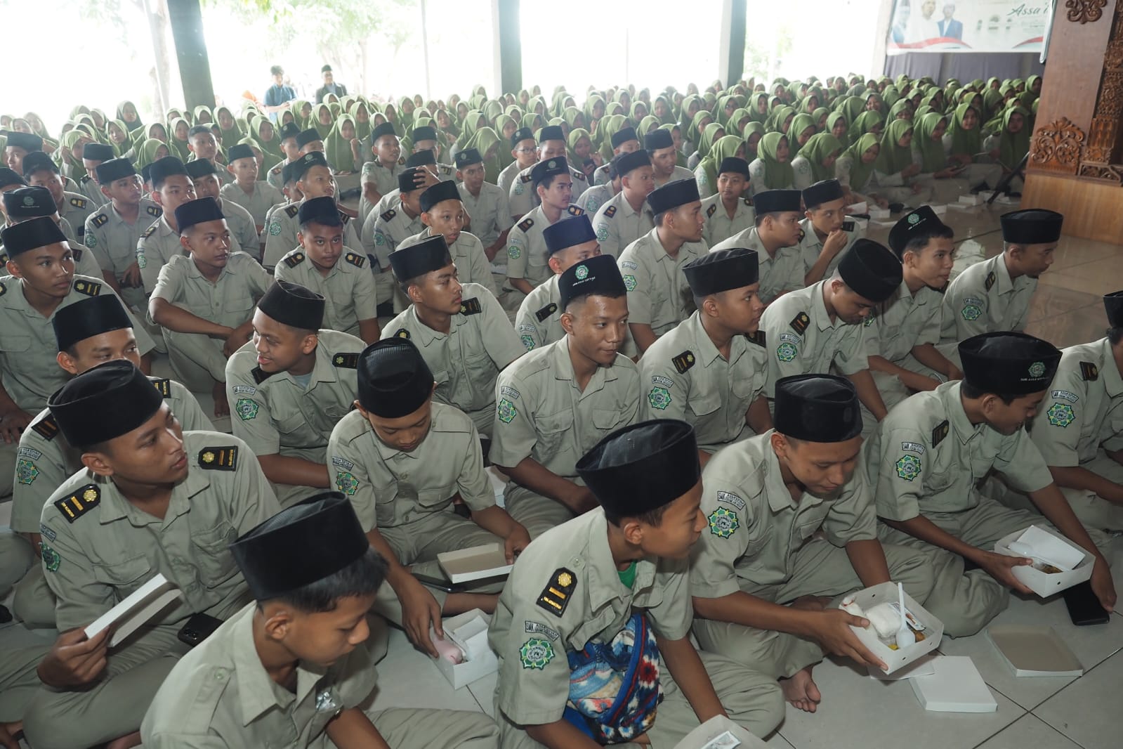 Seriuan Satri Assaidiyah  Kudus Gelar Makan Siang Hingga Minum Susu Bersama, Ini Tujuannya
