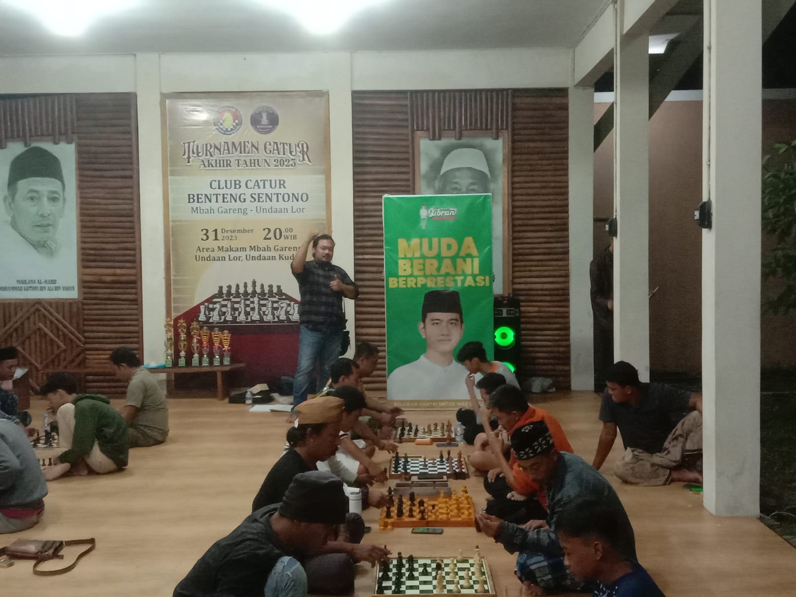 Kenalkan Sosok Prabowo-Gibran, Relawan Santri Kudus Gelar Turmanen Catur