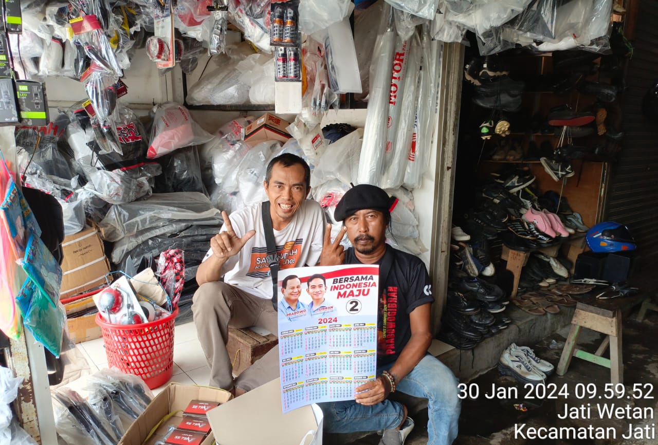 Selain Blusukan ke Rumah Warga, Relawan Bolone Mase Juga Sambangi Pasar Kenalkan Program Prabowo-Gibran