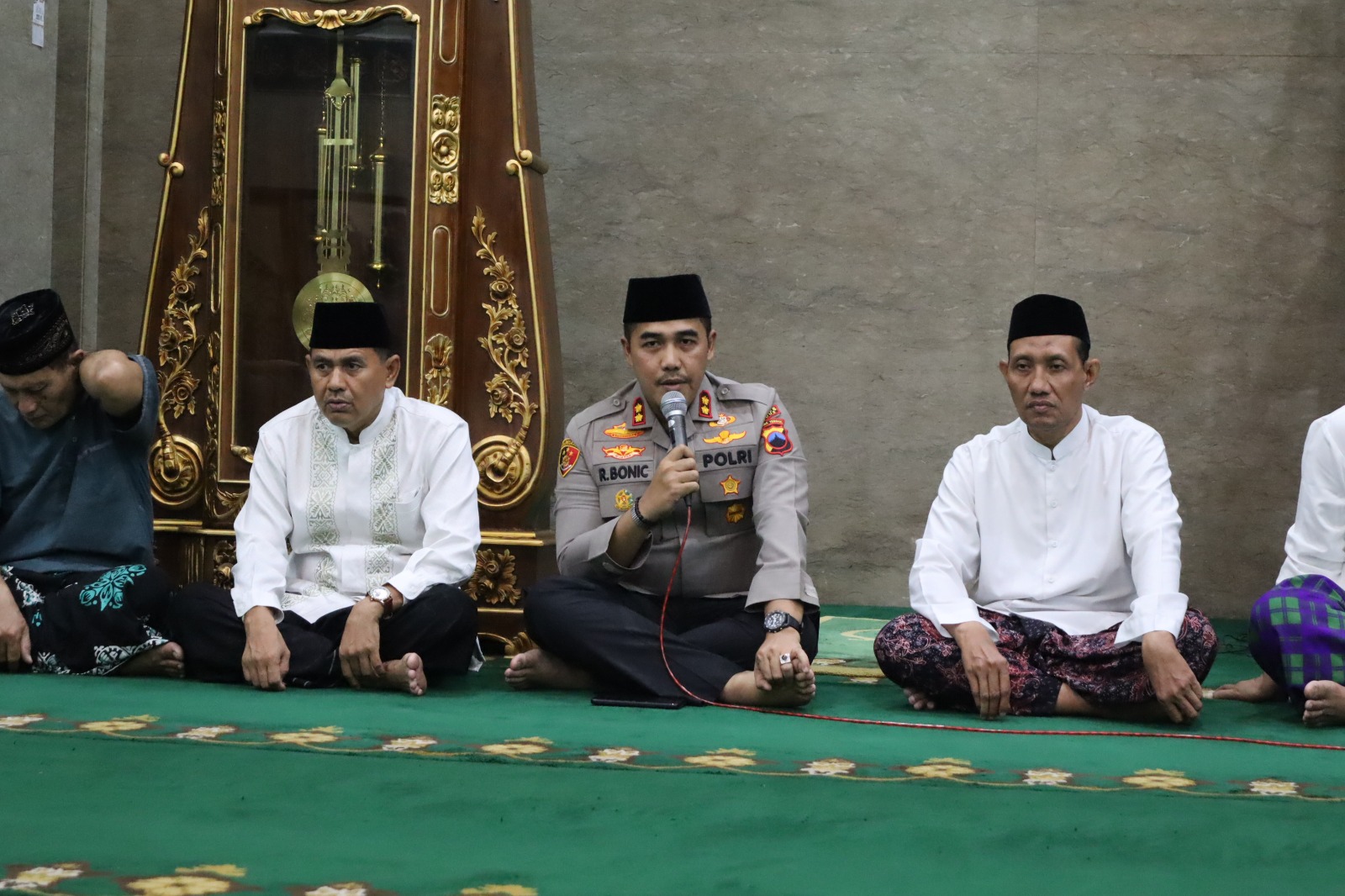 Bulan Ramadhan, Polres Kudus Gelar Tarawih Bersama MUI Kabupaten Kudus di Masjid Al-Quds