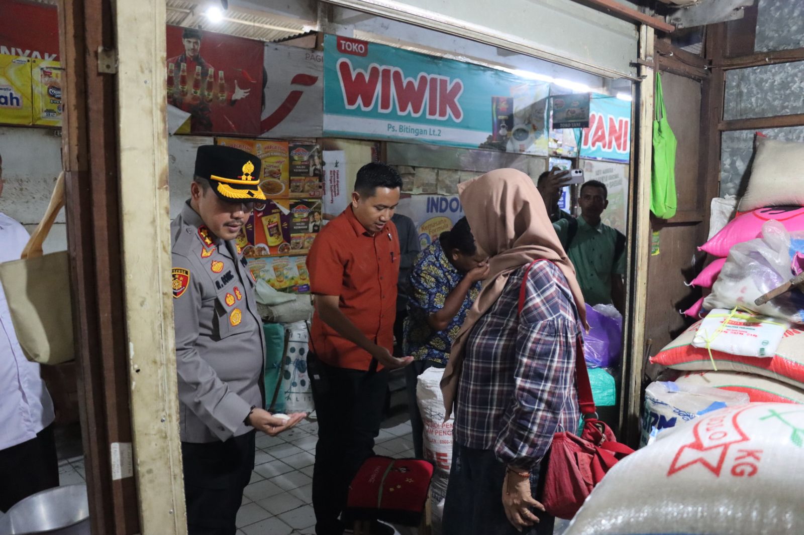 Datangi Pasar Bitingan, Polres Kudus Cek Harga Sembako Jelang Labaran