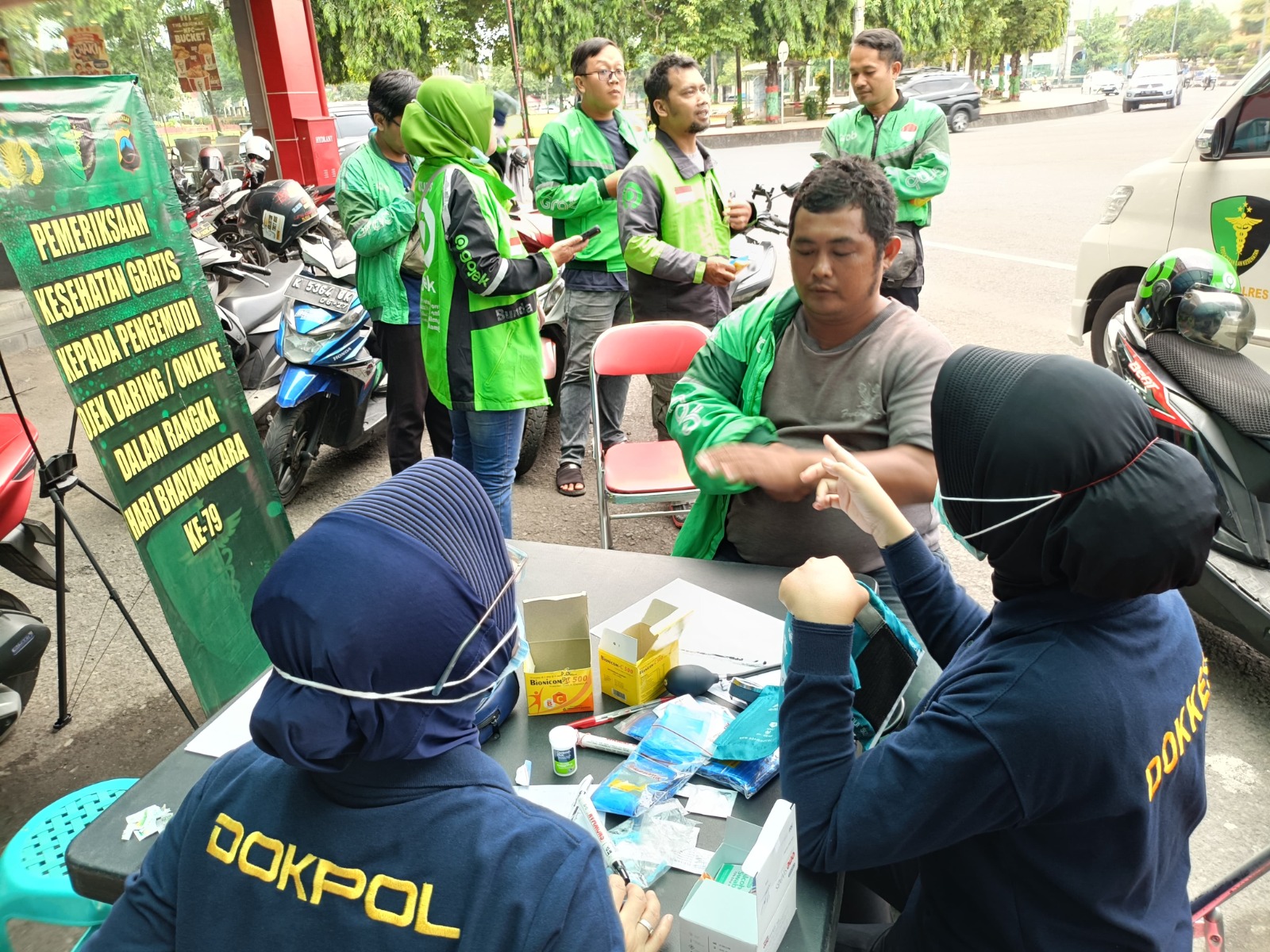 Hari Bhayangkara ke-79, Sidokkes Polres Kudus Gelar Pemeriksaan Kesehatan untuk Driver Ojol dan Skrining TBC