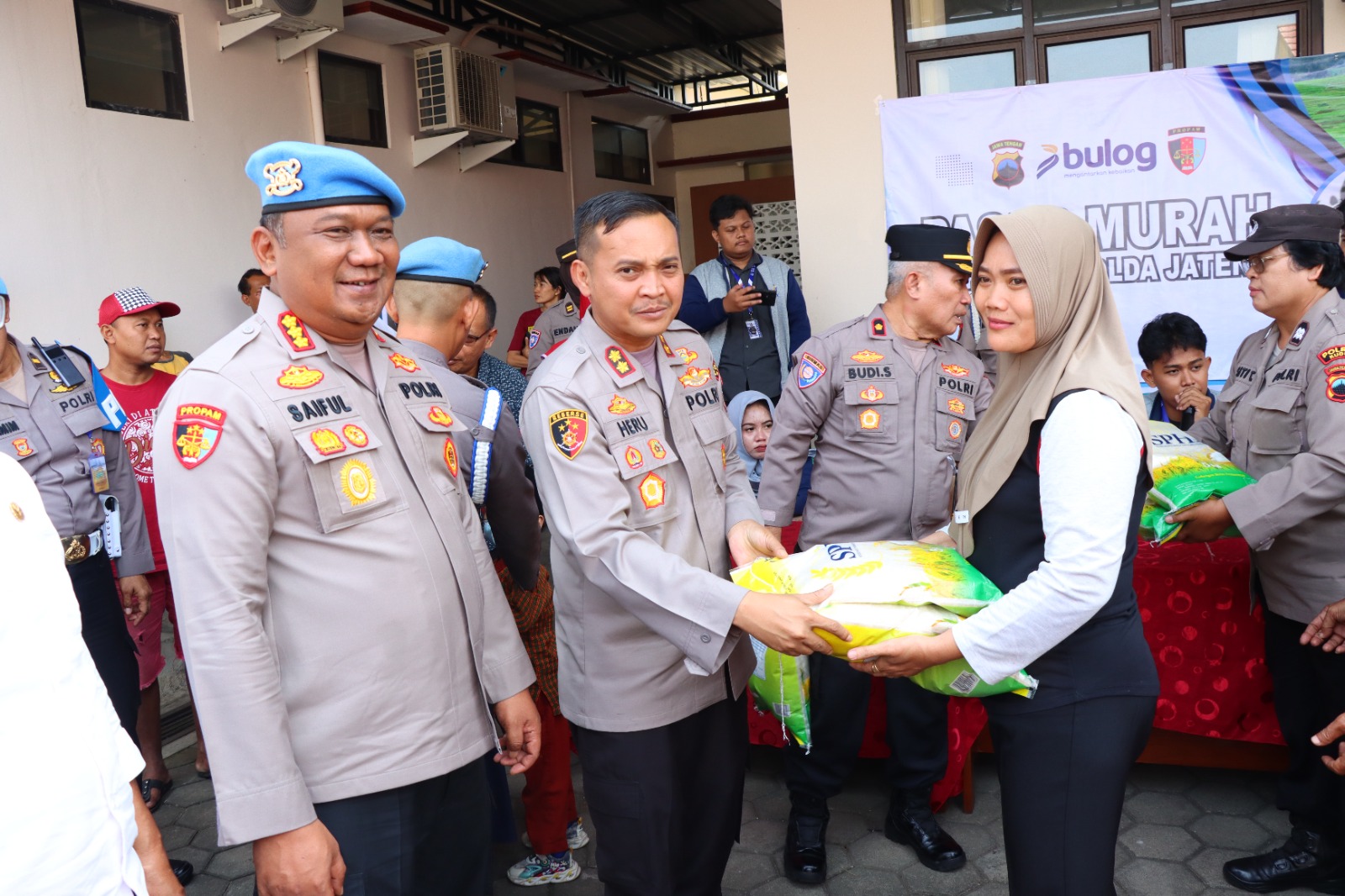 Bid Propam Polda Jateng Gelar Pasar Murah Untuk Stabilisasi Harga Beras Di Kudus